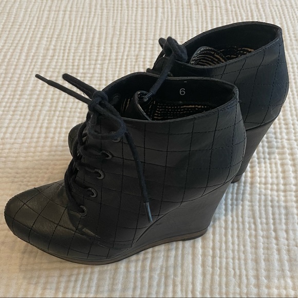 Seychelles Quilted Wedge Bootie - Picture 3 of 9